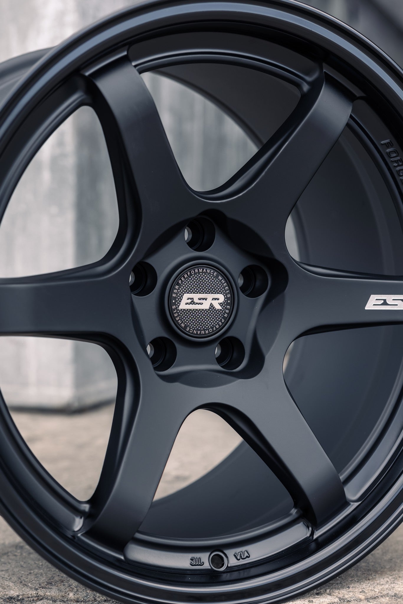 ESR AP6 MATTE BLACK GLOSS LIP